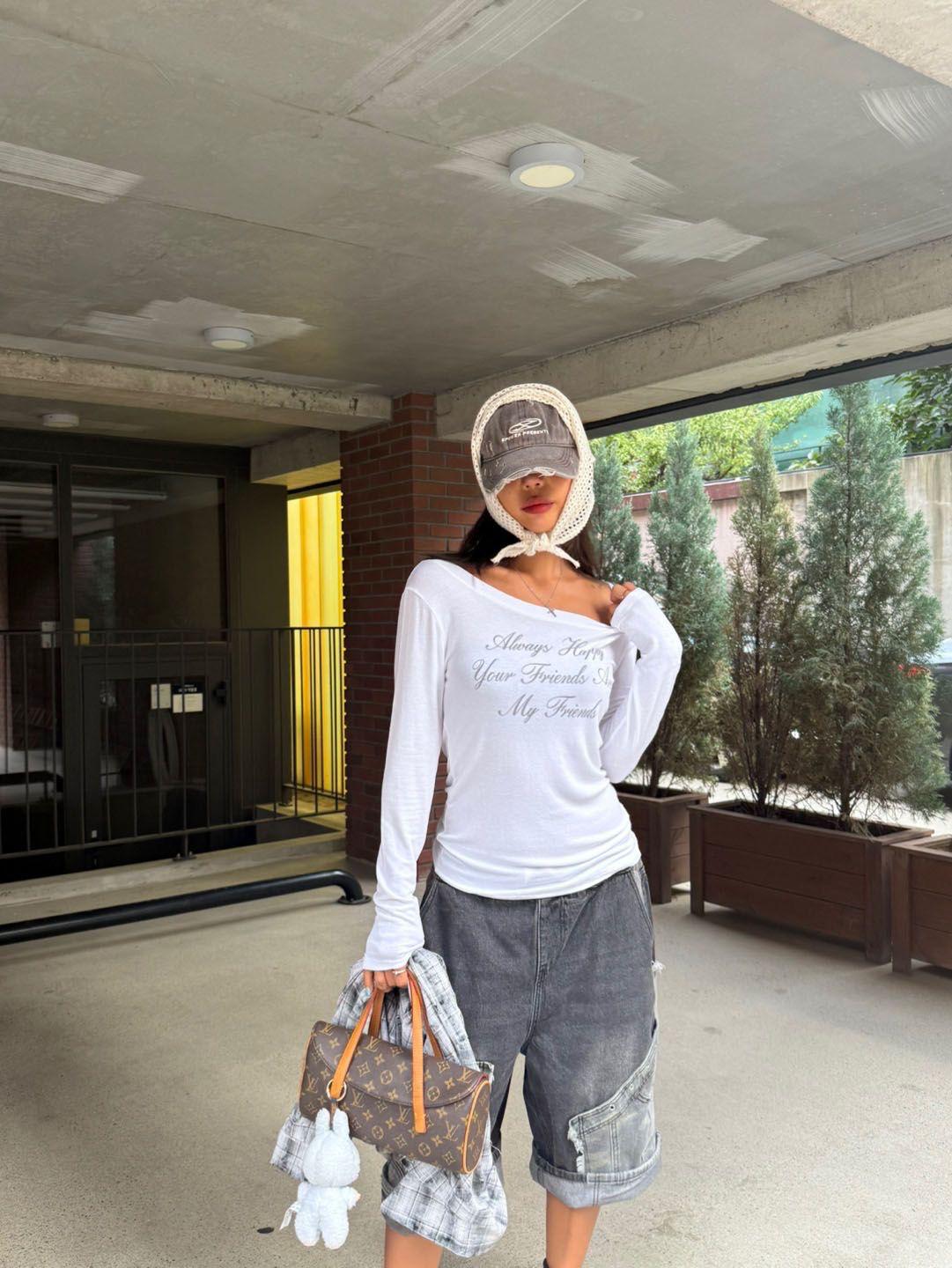 輕薄Off shoulder 長袖上衣